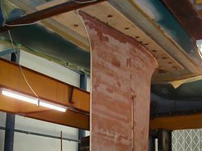 待粘接到船龙骨上的设备 待粘接到船龙骨上的设备